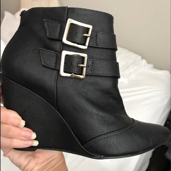 Neuaura Women's Faye Vegan Wedge Bootie - Picture 2 of 2